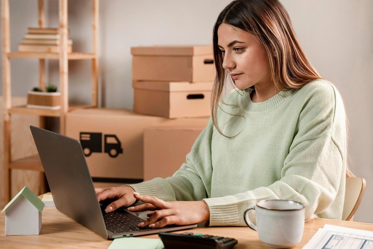 woman-8444805_1280 Como Começar um Negócio Online e com Baixo Investimento