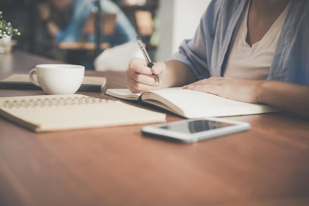 pexels-tirachard-kumtanom-112571-733856-1024x684 Métodos de Estudo Eficientes para Aprender Mais Rápido